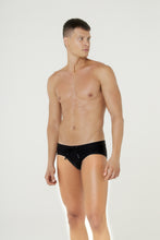 Load image into Gallery viewer, Model Front: Blueman Sunga / Boxer Sunga Spot Lisa Preto
