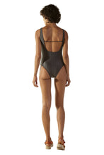 Load image into Gallery viewer, Model Back: Blueman One-Piece Textura Zaz Cinza Preto
