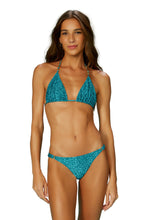 Load image into Gallery viewer, Model Front: Blueman Top Top Acqua Egito
