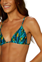 Load image into Gallery viewer, Image 05: Blueman Top Top Fauna Triangulo
