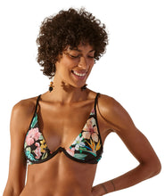 Load image into Gallery viewer, Model Front: Blueman Top Top Fox Hawai
