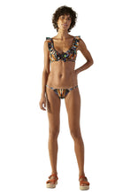Load image into Gallery viewer, Model Front: Blueman Top Top Margot Yapi
