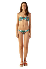 Load image into Gallery viewer, Model Front: Blueman Top Top Master Mumbai
