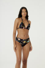 Load image into Gallery viewer, Model Front: Blueman Top Top Prado Flower Mistica
