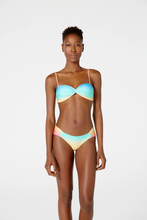 Load image into Gallery viewer, Model Front: Blueman Top Top Strike New Pacifico Degrade Mentos
