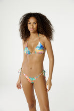 Load image into Gallery viewer, Model Front: Blueman Top Top Tahiti Selvagem
