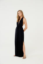 Load image into Gallery viewer, Model Front: Blueman Maxi Dresses Vestido Saida Duo Liso Preto Mistica
