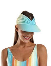Load image into Gallery viewer, Model Front: Blueman Visor Viseira Fuji Espirito Solar
