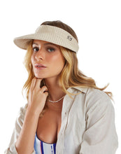 Load image into Gallery viewer, Model Front: Blueman Visor Viseira Palha Cru
