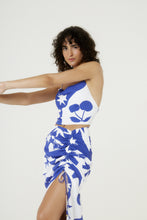 Load image into Gallery viewer, Blusa Top Cropped Degage Cerise
