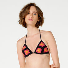 Load image into Gallery viewer, Top Floral Crochet Preto
